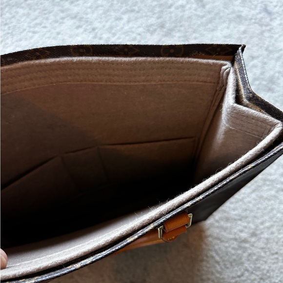 Louis Vuitton Monogram Sac Plat Large Tote
15x14.5x3.5 Authentic Vinta… - Picture 15 of 16